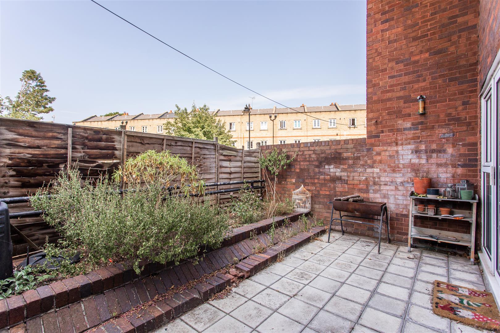 3 bed property in Ollerton Green, Bow